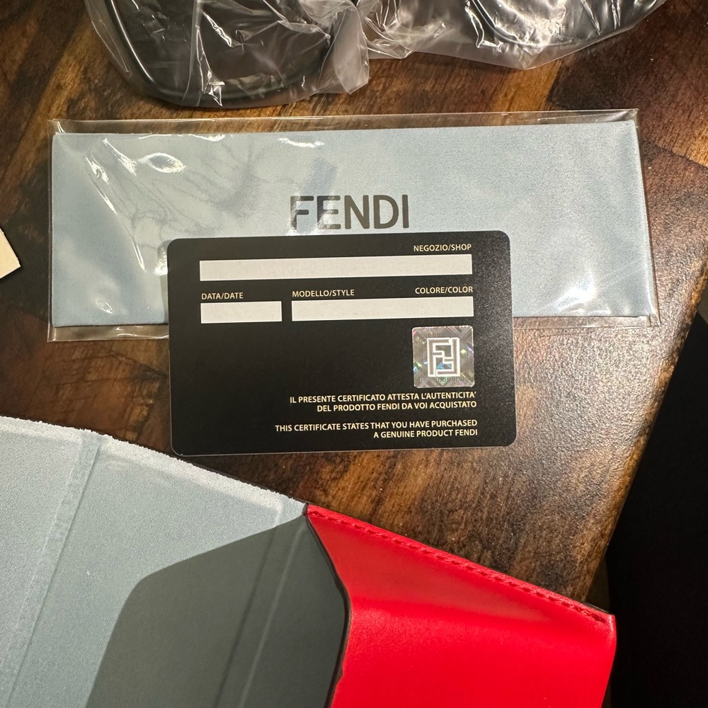 Fendi Oversized Sunglasses - Picture 4 of 10